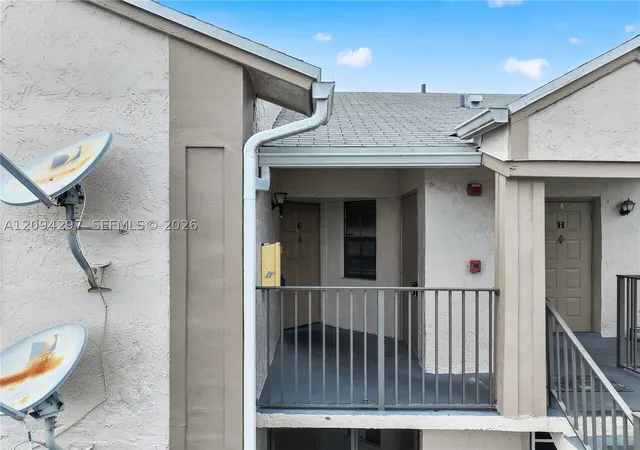 Listing Photo 4 - Condo for sale in building located at 889 Hamilton Dr, Homestead, FL 33034 - Unit #889E