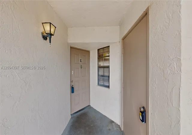 Listing Photo 5 - Condo for sale in building located at 889 Hamilton Dr, Homestead, FL 33034 - Unit #889E