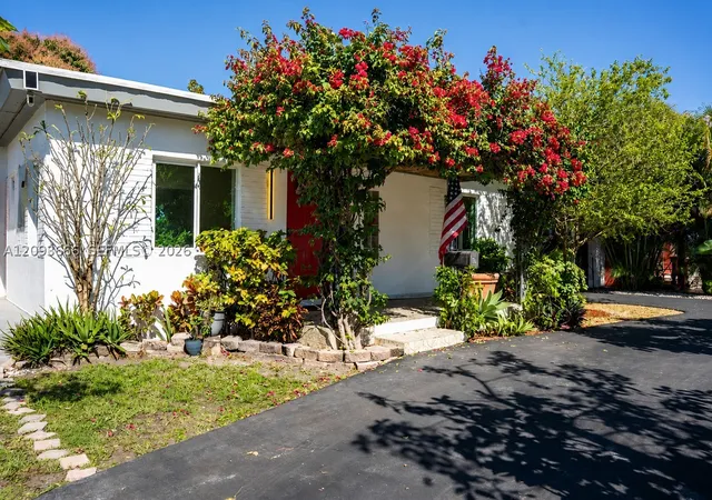 Photo 2 of Single family home for sale at 861 W 32nd Street, Hialeah, FL 33012 | MLS# A12093666 | Listing updated on 2026-09-23