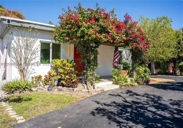 Photo 3 of Single family home for sale at 861 W 32nd Street, Hialeah, FL 33012 | MLS# A12093666 | Listing updated on 2026-09-23