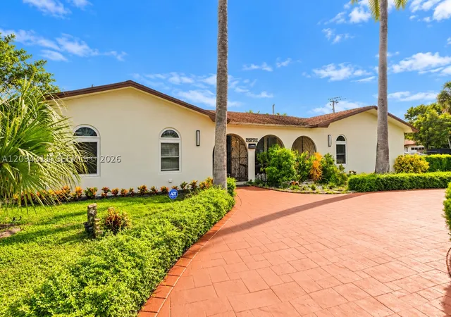 Photo 3 of Single family home for sale at 19901 Highland Lakes Blvd, Miami, FL 33179 | MLS# A12094311 | Listing updated on 2026-09-23