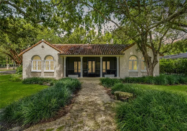 Photo 1 of Single family home for sale at 665 N Greenway Dr, Coral Gables, FL 33134 | MLS# A12077320 | Listing updated on 2026-09-23