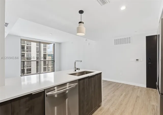 Listing Photo 5 - Condo for sale in building located at 697 N Miami Ave, Miami, FL 33136 - Unit #1810