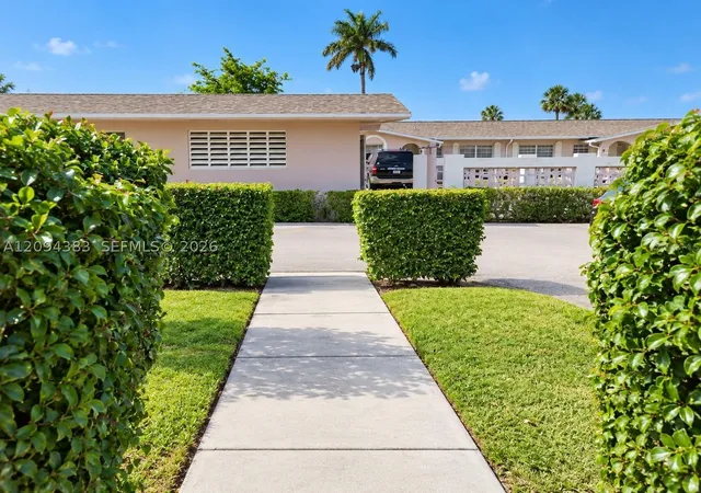 Photo 4 of House for sale at 2784 E Dudley Dr #E, West Palm Beach, FL 33415 | MLS# A12094383 | Listing updated on 2026-09-24
