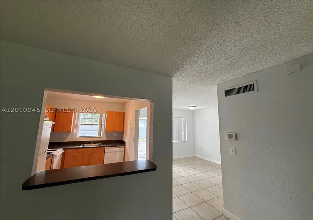 Listing Photo 4 - Condo for sale in building located at 4865 Nw 9Th Dr, Plantation, FL 33317 - Unit #4865