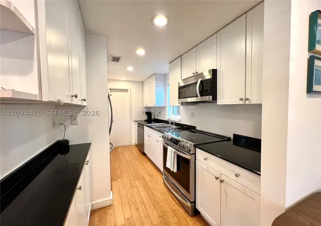 Photo 4 of Single family home for sale at 3158 Carter St, Miami, FL 33133 | MLS# A12094410 | Listing updated on 2026-10-04