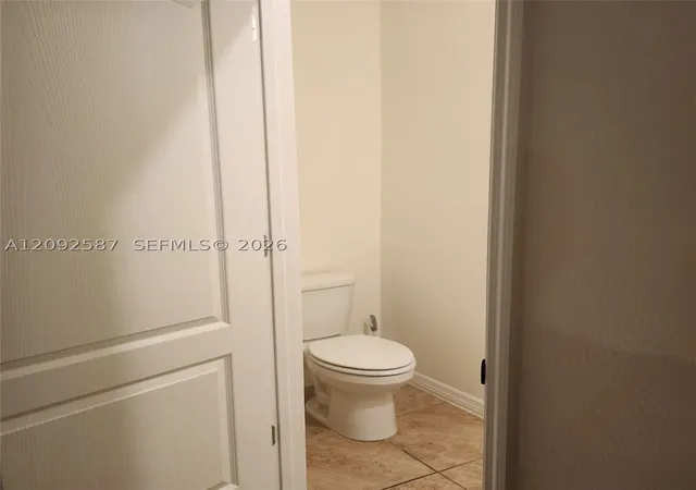 Listing Photo 5 - Condo for sale in building located at 1636 Thicket Ave, Davenport, FL 33837