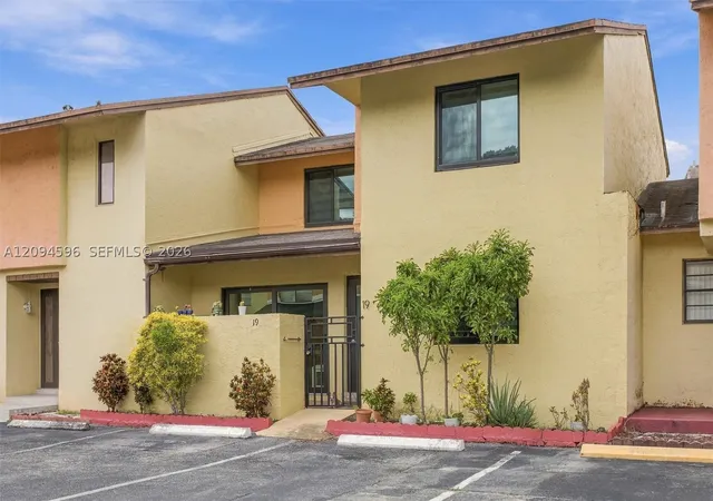 Photo 2 of Townhouse for sale at 9670 Fontainebleau Blvd #19, Miami, FL 33172 | MLS# A12094596 | Listing updated on 2026-10-06