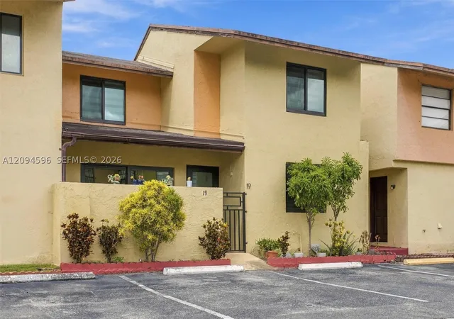 Photo 3 of Townhouse for sale at 9670 Fontainebleau Blvd #19, Miami, FL 33172 | MLS# A12094596 | Listing updated on 2026-10-06