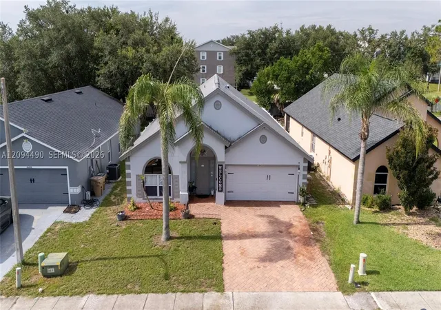 Photo 4 of Single family home for sale at 16404 Coopers Hawk, Clermont, FL 34714 | MLS# A12094490 | Listing updated on 2026-09-24