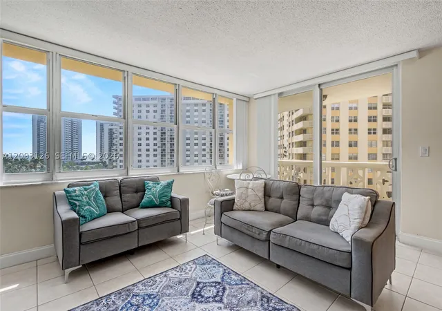 Listing Photo 4 - Condo for sale in building located at 1825 S Ocean Dr, Miami, FL 33009 - Unit #609