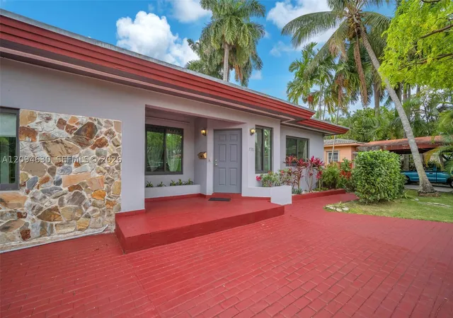 Photo 2 of Single family home for sale at 7701 Ctr Bay Dr, North Bay Village, FL 33141 | MLS# A12094630 | Listing updated on 2026-10-02