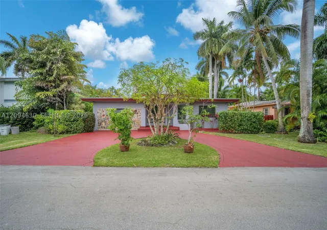 Photo 3 of Single family home for sale at 7701 Ctr Bay Dr, North Bay Village, FL 33141 | MLS# A12094630 | Listing updated on 2026-10-02