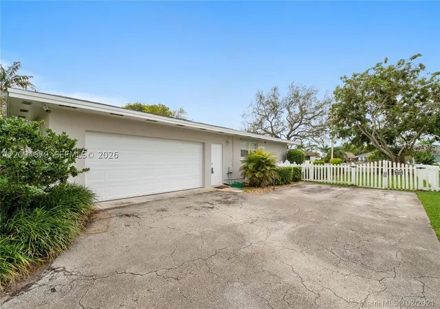 Photo 2 of Single family home for sale at 16220 Sw 88th Avenue Rd, Palmetto Bay, FL 33157 | MLS# A12094679 | Listing updated on 2026-09-24