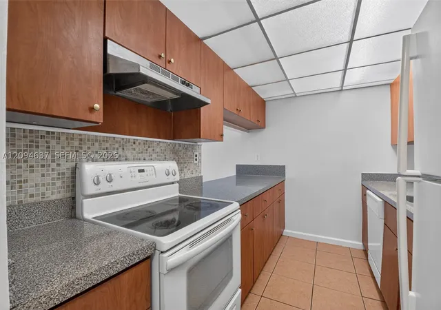 Photo 2 of Condo for sale at 1880 N Congress Ave #301, West Palm Beach, FL 33401 | MLS# A12094637 | Listing updated on 2026-09-24