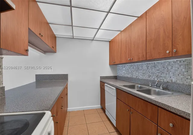 Photo 3 of Condo for sale at 1880 N Congress Ave #301, West Palm Beach, FL 33401 | MLS# A12094637 | Listing updated on 2026-09-24