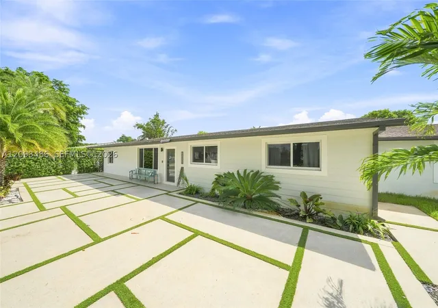 Photo 3 of Single family home for sale at 8031 Sw 97th Avenue, Miami, FL 33173 | MLS# A12093486 | Listing updated on 2026-10-06