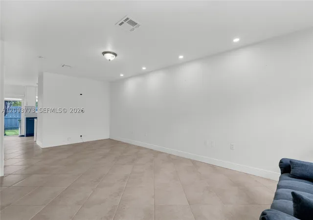 Listing Photo 4 - Condo for sale in building located at 6420 Sw 129Th Pl, Miami, FL 33183 - Unit #202