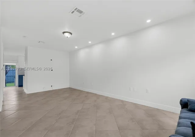 Listing Photo 5 - Condo for sale in building located at 6420 Sw 129Th Pl, Miami, FL 33183 - Unit #202