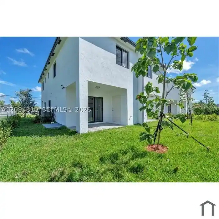Listing Photo 2 - Condo for sale in 1231-1233 NW 9th Ave located at 1231-1233 NW 9th Ave, Florida City, FL 33034 - Unit 1231-1233 NW 9 Avenue
