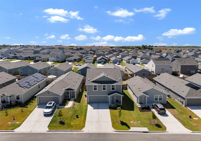 Photo 2 of Single family home for sale at 333 Cowpoke Dr, Jarrell, TX 76537 | MLS# 1624412 | Listing updated on 2026-10-29