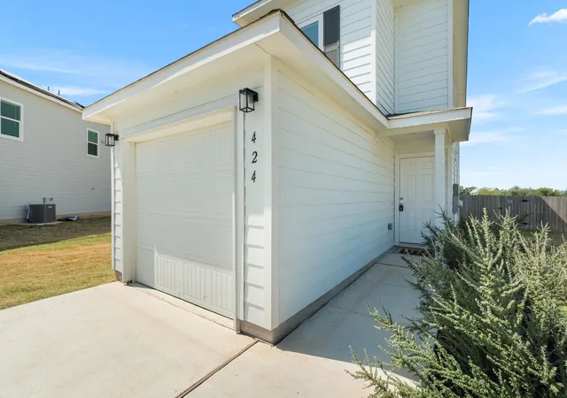 Photo 2 of Single family home for sale at 424 Marty Allen Loop, Jarrell, TX 76537 | MLS# 1729569 | Listing updated on 2026-09-05