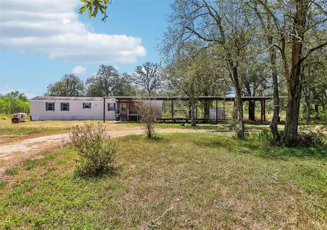 Photo 4 of Manufactured home for sale at 716 W County Rd 109, Leesville, TX 78122 | MLS# 9518050 | Listing updated on 2026-09-04