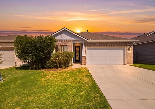 Photo 1 of Single family home for sale at 208 Winding Holw Ln, Georgetown, TX 78628 | MLS# 3504994 | Listing updated on 2026-09-04