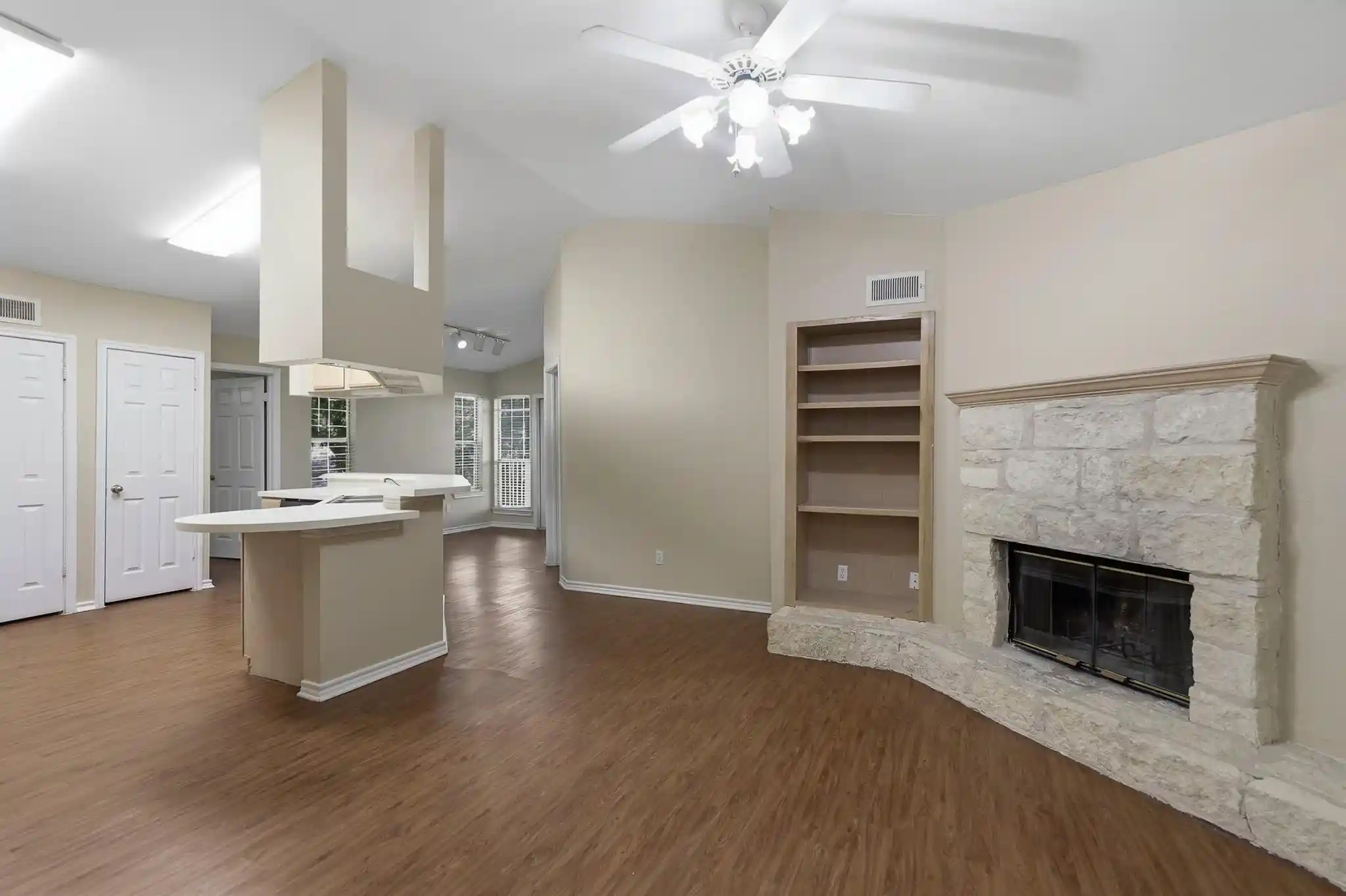 Listing Photo 2 - Condo for sale in 6804 N Capital Of Texas Hwy located at 6804 N Capital Of Texas Hwy, Austin, TX 78731 - Unit #422