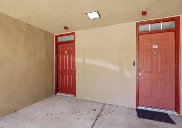 Listing Photo 2 - Condo for sale in building located at 6804 N Capital Of Texas Hwy, Austin, TX 78731 - Unit #422