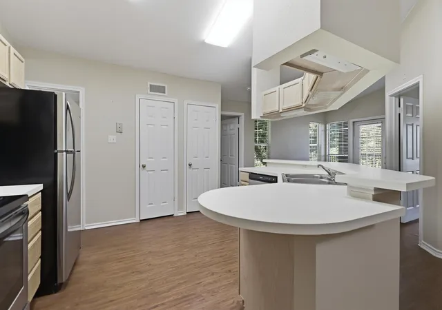 Photo 4 of Condo for sale at 6804 N Capital Of Texas Hwy #422, Austin, TX 78731 | MLS# 5346397 | Listing updated on 2026-09-03