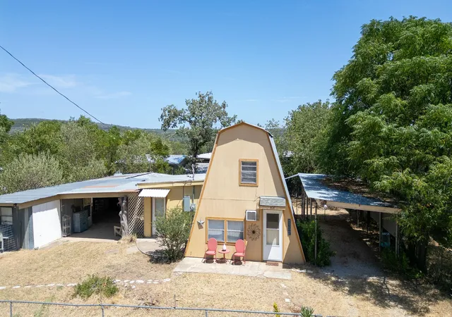 Photo 2 of Single family home for sale at 916 Apache Dr, Burnet, TX 78611 | MLS# 1918766 | Listing updated on 2026-09-03
