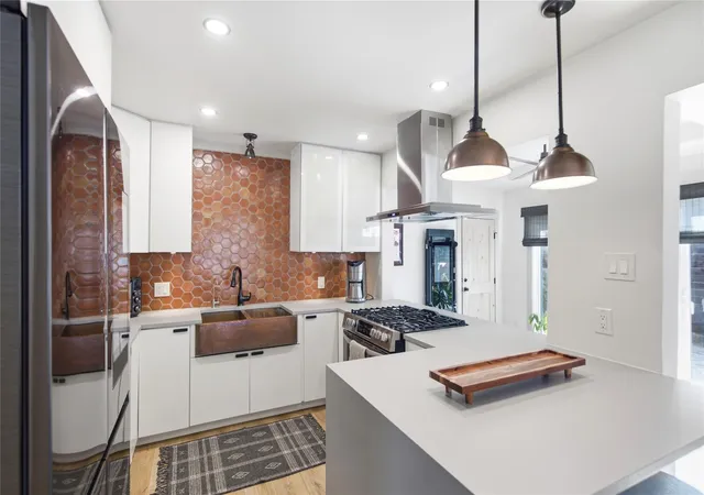 Photo 1 of Single family home for sale at 5600 Ledesma Rd, Austin, TX 78721 | MLS# 2006016 | Listing updated on 2026-09-05
