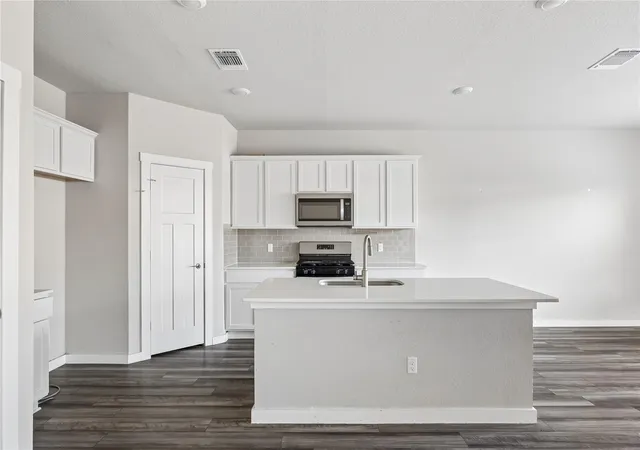 Photo 4 of Single family home for sale at 1141 Tipton St, Georgetown, TX 78633 | MLS# 1684526 | Listing updated on 2026-09-03