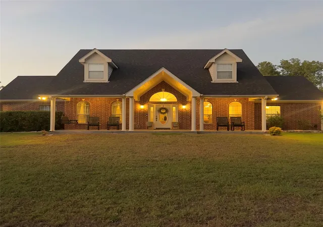 Photo 1 of Single family home for sale at 310 E 10th Street, Elgin, TX 78621 | MLS# 4223072 | Listing updated on 2026-09-02