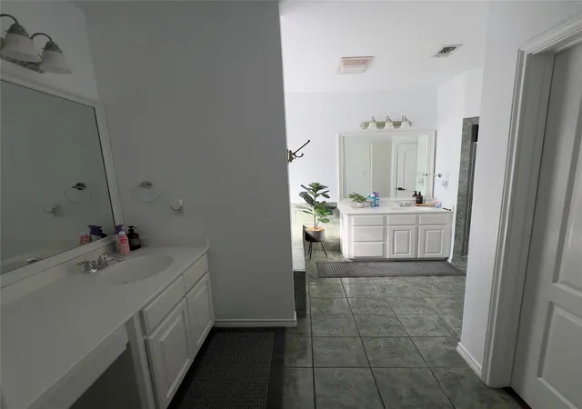 Photo 3 of Single family home for sale at 310 E 10th Street, Elgin, TX 78621 | MLS# 4223072 | Listing updated on 2026-09-02