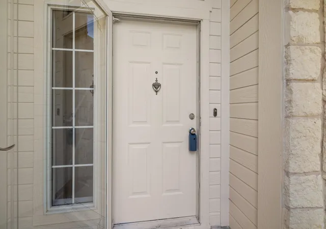 Photo 4 of Single family home for sale at 18 Azalea Dr, Georgetown, TX 78626 | MLS# 3138709 | Listing updated on 2026-10-27