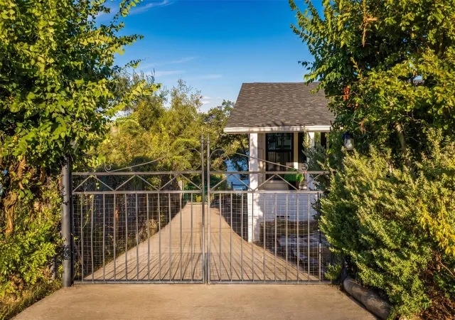 Photo 2 of Single family home for sale at 1201 Lake Shore Dr, Spicewood, TX 78669 | MLS# 2756833 | Listing updated on 2026-09-04