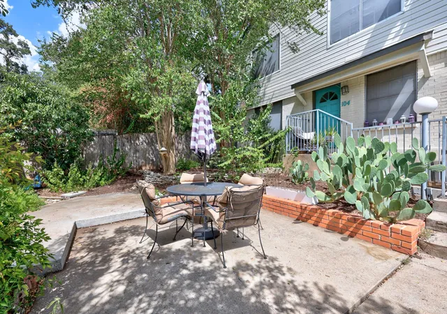 Listing Photo 2 - Condo for sale in building located at 3902 Peterson Ave, Austin, TX 78756 - Unit #203