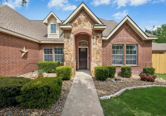 Photo 2 of Single family home for sale at 30013 Edgewood Dr, Georgetown, TX 78628 | MLS# 5066365 | Listing updated on 2026-09-03