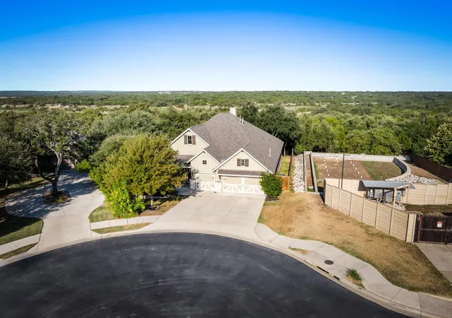Photo 2 of Single family home for sale at 140 Lake Rim Cir, Georgetown, TX 78633 | MLS# 5765934 | Listing updated on 2026-09-03