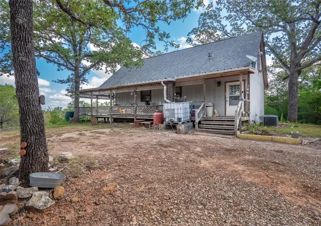 Photo 3 of Single family home for sale at 499 Hidden Oaks Dr, Elgin, TX 78621 | MLS# 1831869 | Listing updated on 2026-09-02