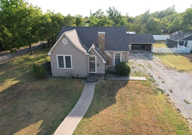 Photo 1 of Single family home for sale at 805 Howard St, Taylor, TX 76574 | MLS# 4608421 | Listing updated on 2026-09-03