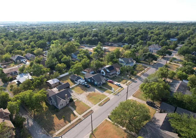 Photo 2 of Single family home for sale at 805 Howard St, Taylor, TX 76574 | MLS# 4608421 | Listing updated on 2026-09-03