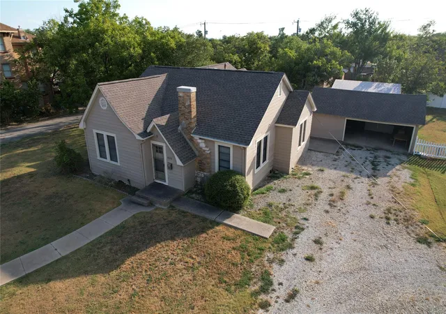 Photo 3 of Single family home for sale at 805 Howard St, Taylor, TX 76574 | MLS# 4608421 | Listing updated on 2026-09-03