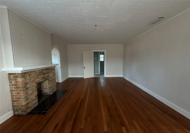 Photo 4 of Single family home for sale at 805 Howard St, Taylor, TX 76574 | MLS# 4608421 | Listing updated on 2026-09-03
