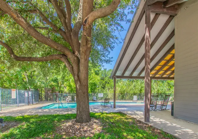Listing Photo 2 - Condo for sale in building located at 1201 Grv Blvd, Austin, TX 78741 - Unit #702