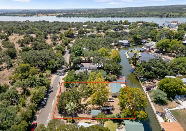 Photo 15 of Single family home for sale at 308 County Rd 136b, Kingsland, TX 78639 | MLS# 5073497 | Listing updated on 2026-09-02