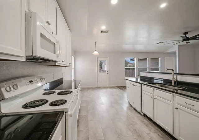 Photo 3 of Single family home for sale at 401 Bandara Woods Blvd, Elgin, TX 78621 | MLS# 3711747 | Listing updated on 2026-09-02