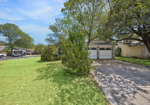 Photo 1 of Sale Pending at 7701 Wakefield Dr, Austin, TX 78749 | MLS# 4508213 | Listing updated on 2026-09-07
